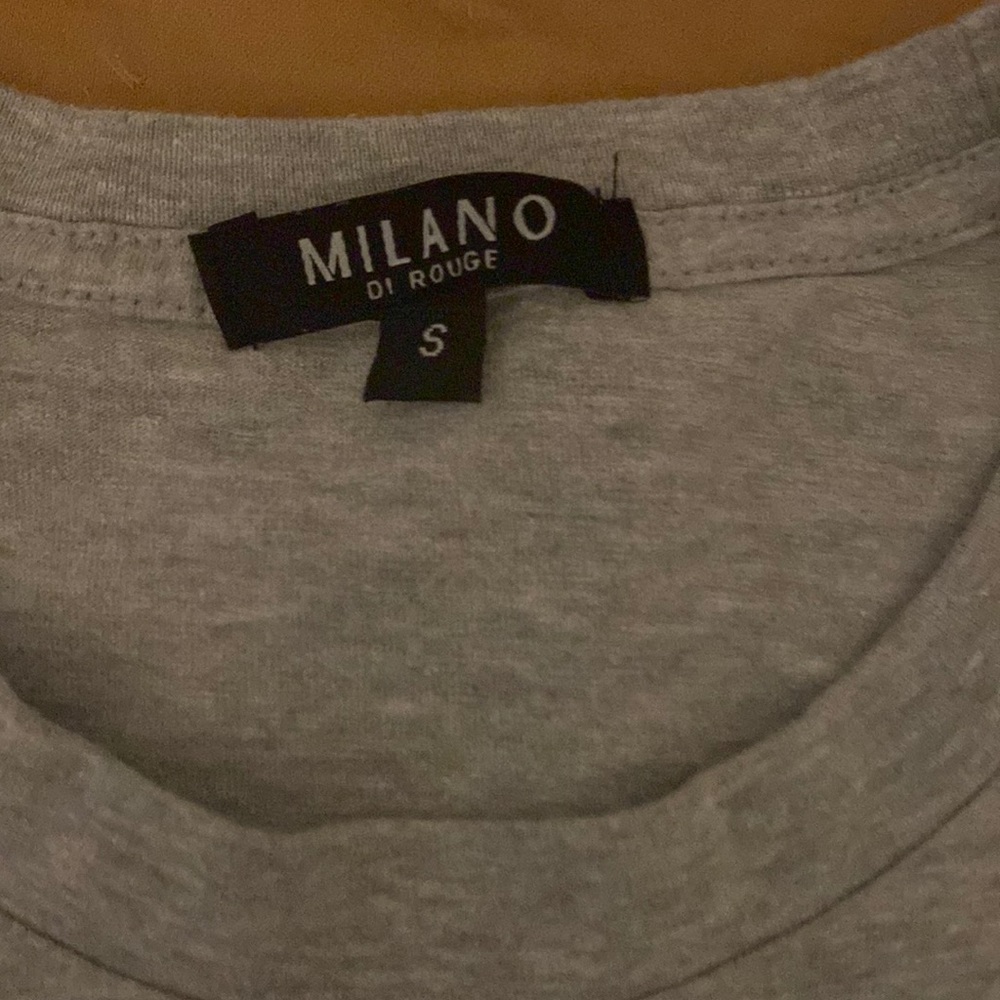 Gray tee